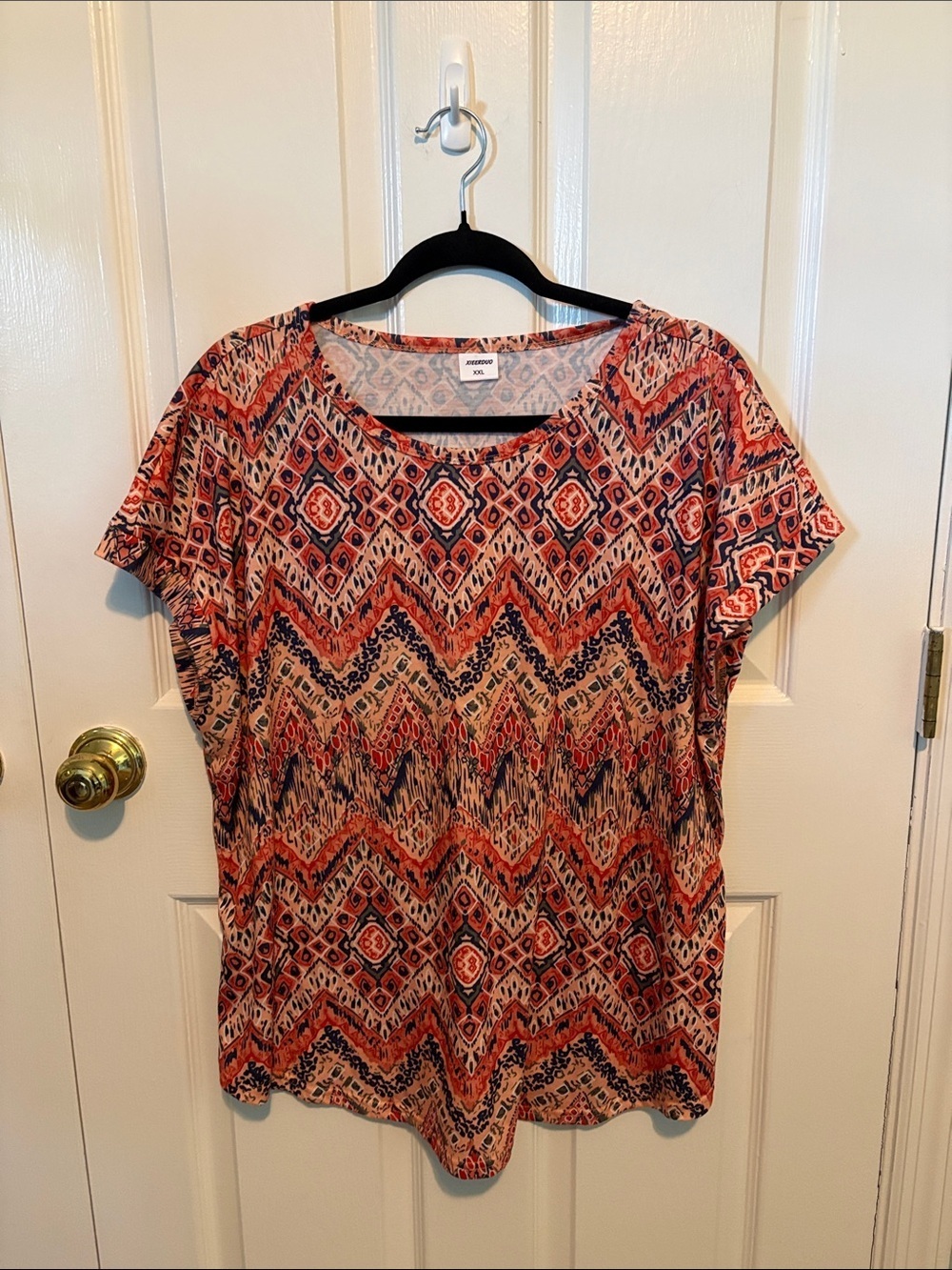 Printed Short Sleeve Women's Tee in Coral and Navy
